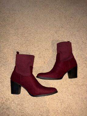 Women's Burgundy Knit Ankle Boots
